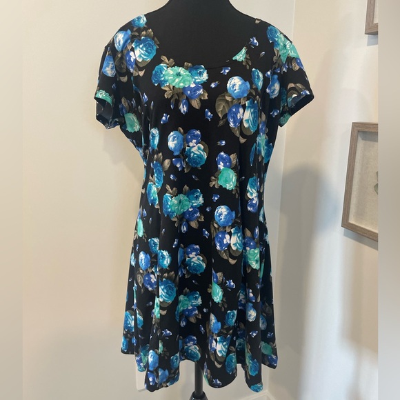 Lily Morgan Dresses & Skirts - Lily Morgan Blue & Black Dark Floral Dress With Back Cut-Out EUC